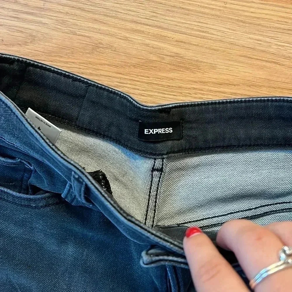 Express Shorts - Picture 2 of 4